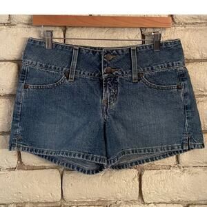 Vintage l.e.i. Y2K Low-Rise Double-Button Denim Shorts - Size 7